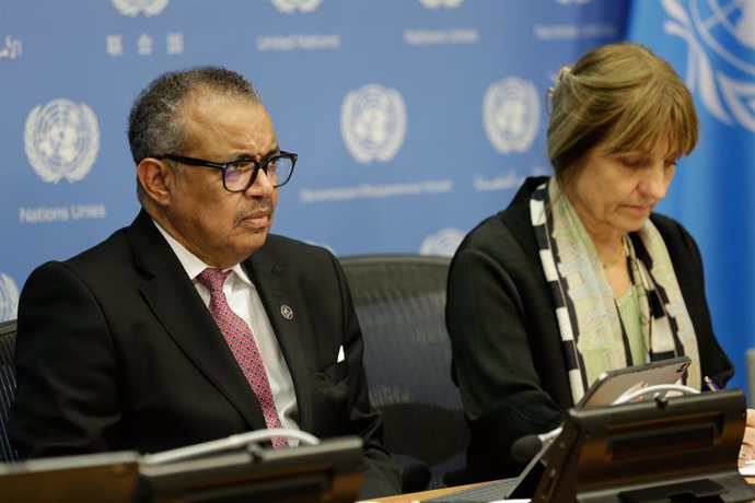 Archivo - September 20, 2023, New York, New York, USA: Dr. Tedros Adhanom Ghebreyesus, (l) Dr Sylvie Briand, (r) Director, Epidemic and Pandemic Preparedness and Prevention, WHO Health Emergencies Programme take questions from the press