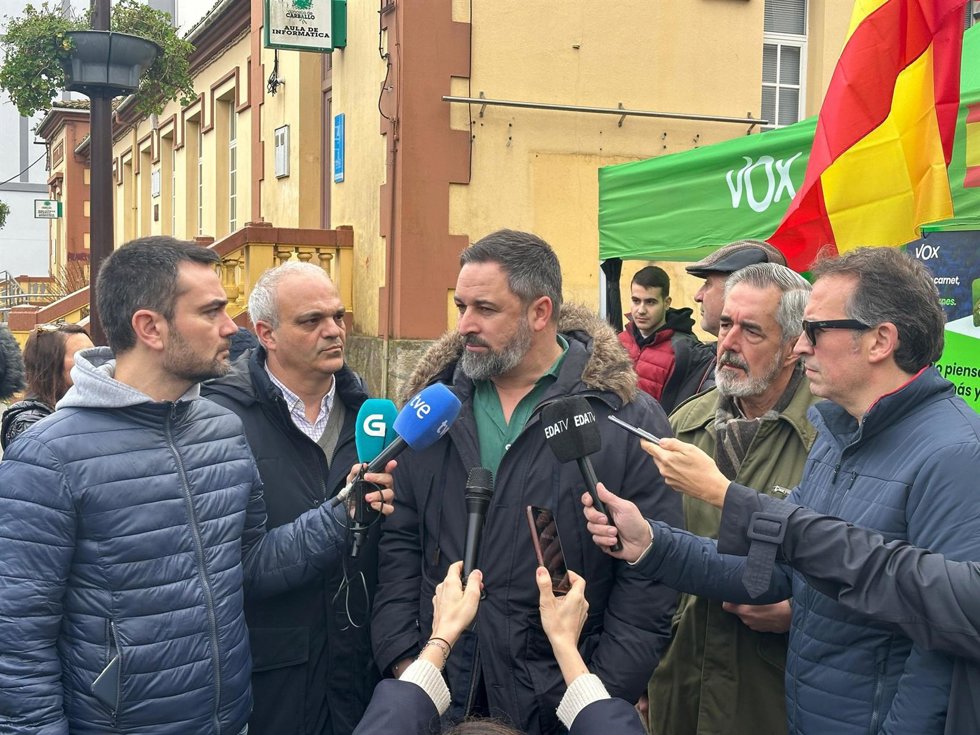 El presidente de Vox, Santiago Abascal, en Carballo (A Coruña)