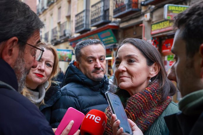 La portavoz del PSOE en el Ayuntamiento de Madrid, Reyes Maroto, atiende a los medios de comunicación.
