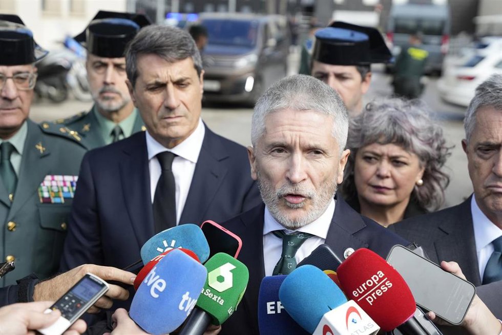 El ministro de Interior, Fernando Grande-Marlaska, visita la Comandancia de la Guardia Civil de Cádiz, a 10 de febrero de 2024 en Cádiz (Andalucía, España). 