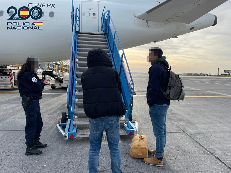 Expulsados dos hombres de origen georgiano que pertenecían a una banda itinerante dedicada al robo en domicilios