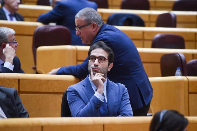 El ministro de Economía, Comercio y Empresa, Carlos Cuerpo, durante una sesión de control al Gobierno en la Cámara Alta, a 6 de febrero de 2024, en Madrid (España). El Gobierno afronta esta sesión de control con incertidumbre después de que el PP manifest