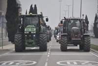Los agricultores de Aragón inician la séptima jornada de protestas en la N-232, en Híjar (Teruel)