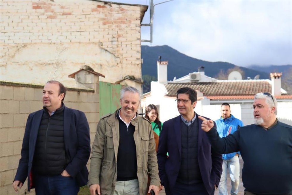El vicepresidente segundo del Gobierno C-LM, José Manuel Caballero, visita en Ventillas el proyecto de sustitución de receptores TDT-SAT.
