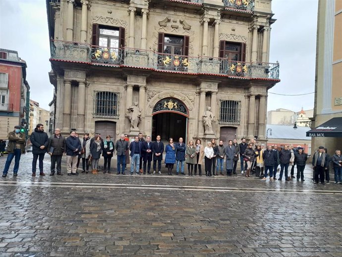 Concentración convocada por UPN y PP en Pamplona por los guardias civiles fallecidos en Barbate