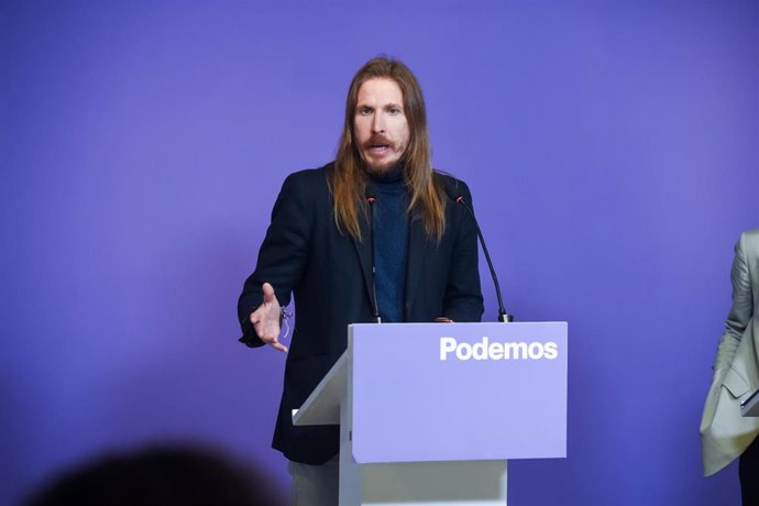 El hasta ahora coportavoz de Podemos, Pablo Fernández, durante una rueda de prensa de Podemos, en la sede de Podemos, a 29 de enero de 2024, en Madrid (España). 