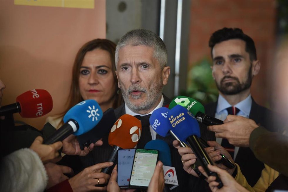 El ministro del Interior, Fernando Grande-Marlaska, en el acto de entrega de medallas al Mérito de Protección Civil, en la escuela Nacional de Protección Civil, a 12 de febrero de 2024, en Rivas- Vaciamadrid, Madrid (España).