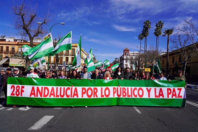Archivo - Imagen de la manifestación convocada en 2023 por la izquierda con motivo del Día de Andalucía.