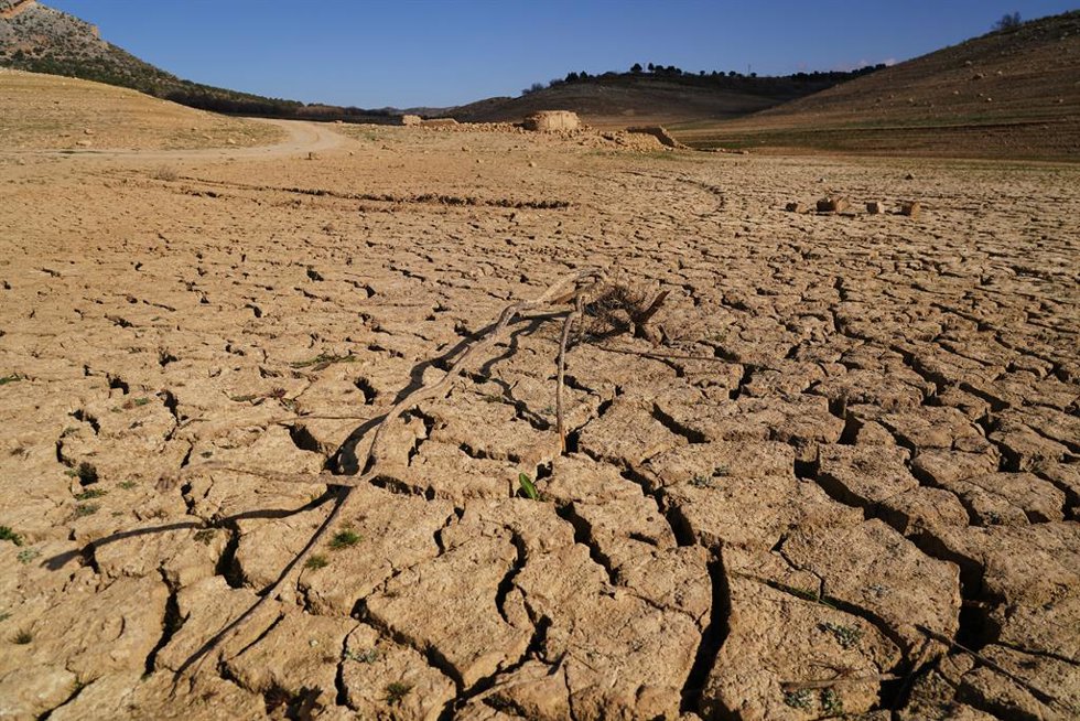 Los restos del antiguo pueblo de Peñarubia han quedado al descubierto por la ausencia de agua en el embalse de Guadalteba a causa de la extrema sequía , a 3 de febrero de 2024 en Málaga, Andalucía, (España). Los pantanos Málaga bajo mínimos una vez más 