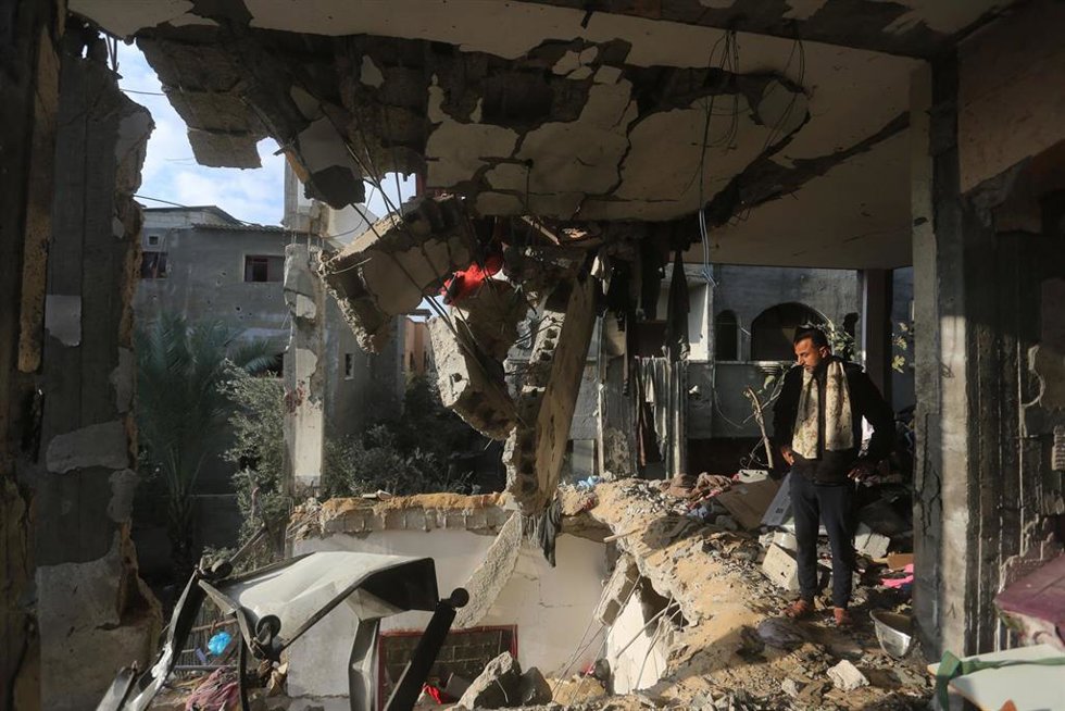 Archivo - Daños en un edificio bombardeado por el Ejército de Israel en la ciudad de Rafá, en el sur de la Franja de Gaza (archivo)