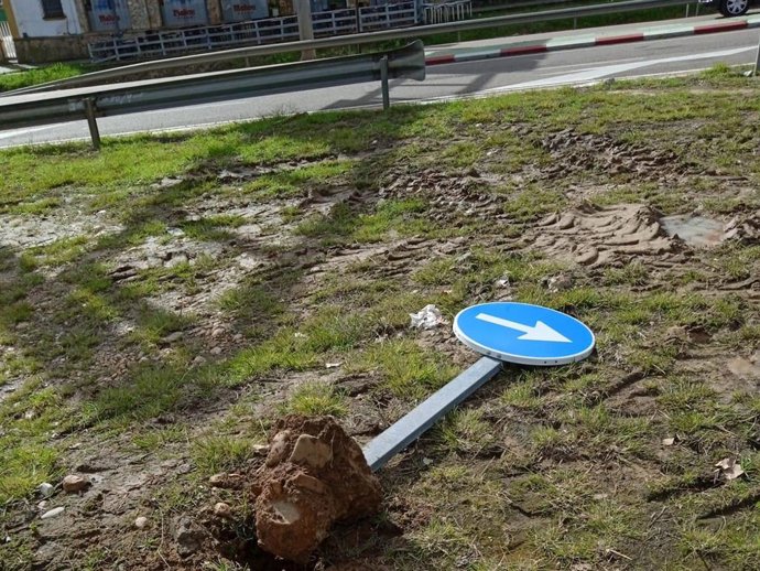 Una señal derribada en Mérida.