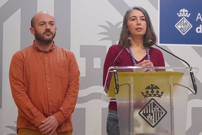 La Portavoz De MÉS Per Palma, Neus Truyol, Y El Regidor Miquel Àngel Contreras