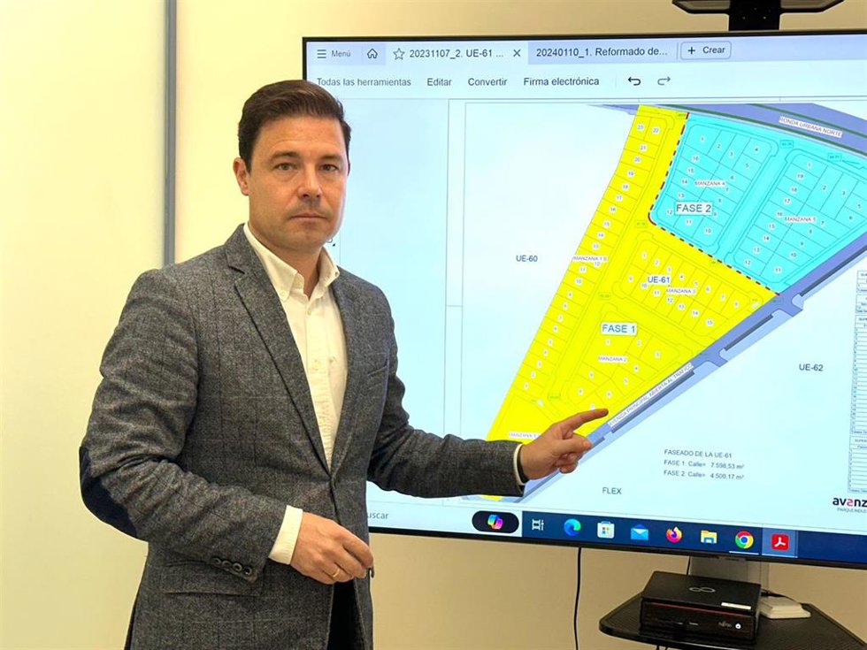 El delegado de Urbanismo y Planificación Estratégica, Jesús Mora, ha explicado que el Gobierno local apuesta por la industria, con mayor dotación de suelo industrial y facilidades de implantación y tramitación para empresas.