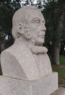 Archivo - Busto del científico José Rodríguez en Bermés (Lalín).