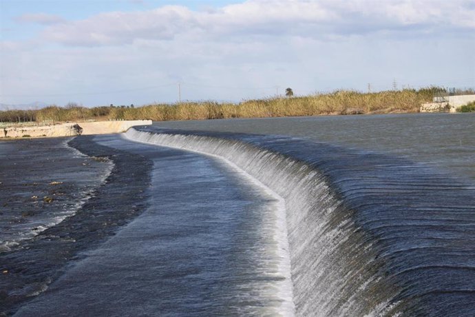 La Confederación Hidrográfica del Júcar, O.A., autoriza un trasvase de 15,6 hm3 a través de la conducción Júcar- Vinalopó