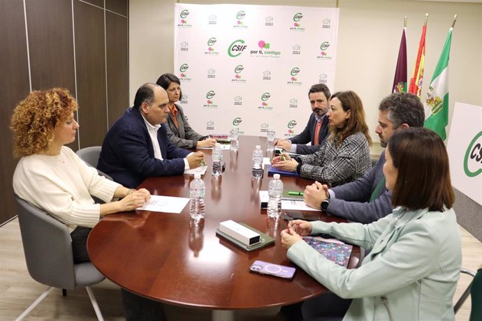 El PP de Málaga ha mantenido este lunes una reunión de trabajo con representantes provinciales del sindicato CSIF