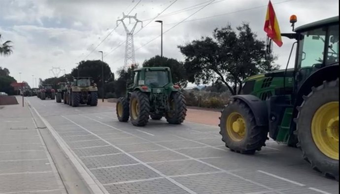 Agritultores de la protesta se concentran en La Rábida, en Palos de la Frontera (Huelva).