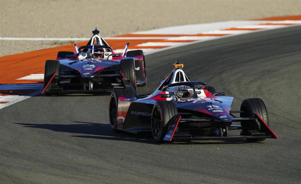 Archivo - Antonio Félix da Costa y Pascal Wehrlein durante los test de Fórmula E en Cheste