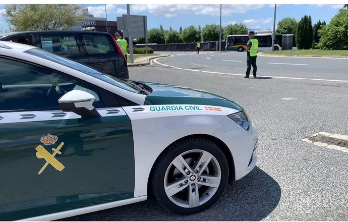 Archivo - Foto de archivo de agentes de la Guardia Civil.