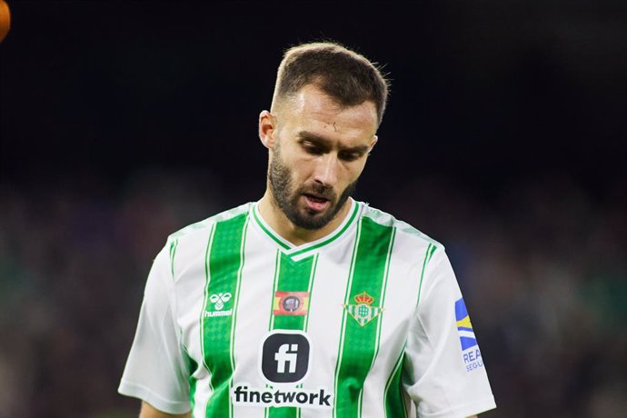 Archivo - German Pezzella of Real Betis looks on during the Spanish league, La Liga EA Sports, football match played between Real Betis and Girona FC at Benito Villamarin stadium on December 21, 2023, in Sevilla, Spain.