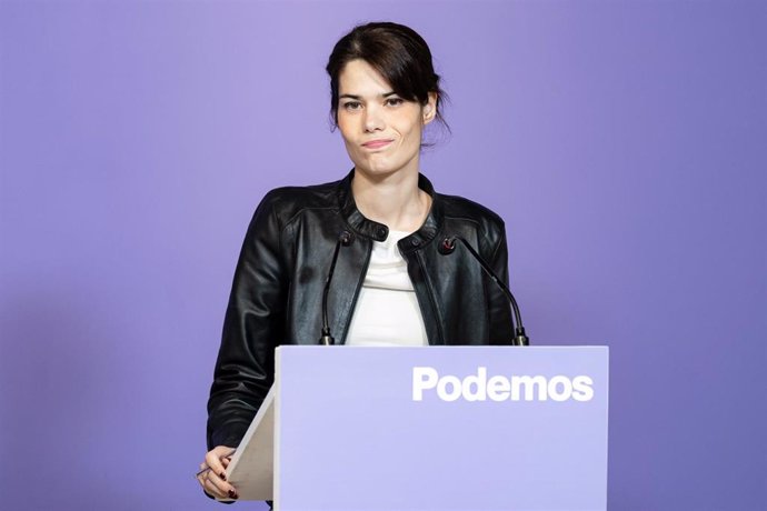 La portavoz de Podemos, Isa Serra, durante una rueda de prensa, en la sede del partido, a 12 de febrero de 2024, en Madrid (España). 