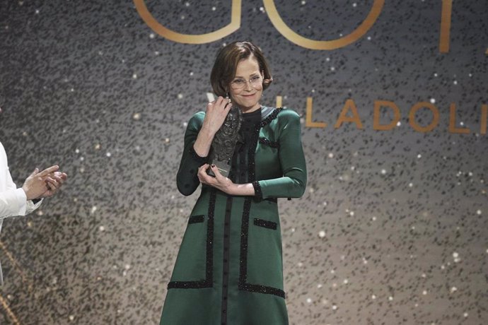 La actriz Sigourney Weaver recoge el Goya Internacional durante la gala de la 38 edición de los Premios Goya, en el Auditorio Feria de Valladolid, a 10 de febrero de 2024, en Valladolid, Castilla y León (España).  