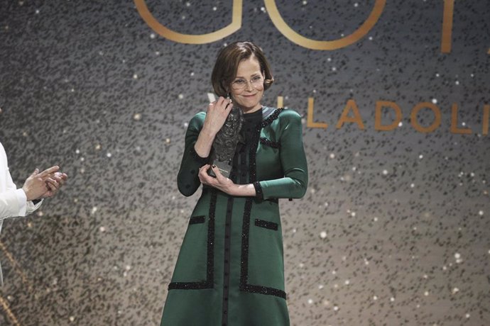 La actriz Sigourney Weaver recoge el Goya Internacional durante la gala de la 38 edición de los Premios Goya, en el Auditorio Feria de Valladolid, a 10 de febrero de 2024, en Valladolid, Castilla y León (España).  La Academia celebra la calidad del cine e