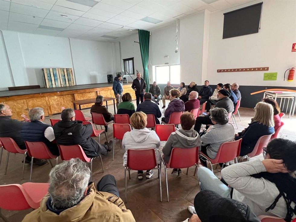 Reunión del PSOE con La Calahorra en Acción