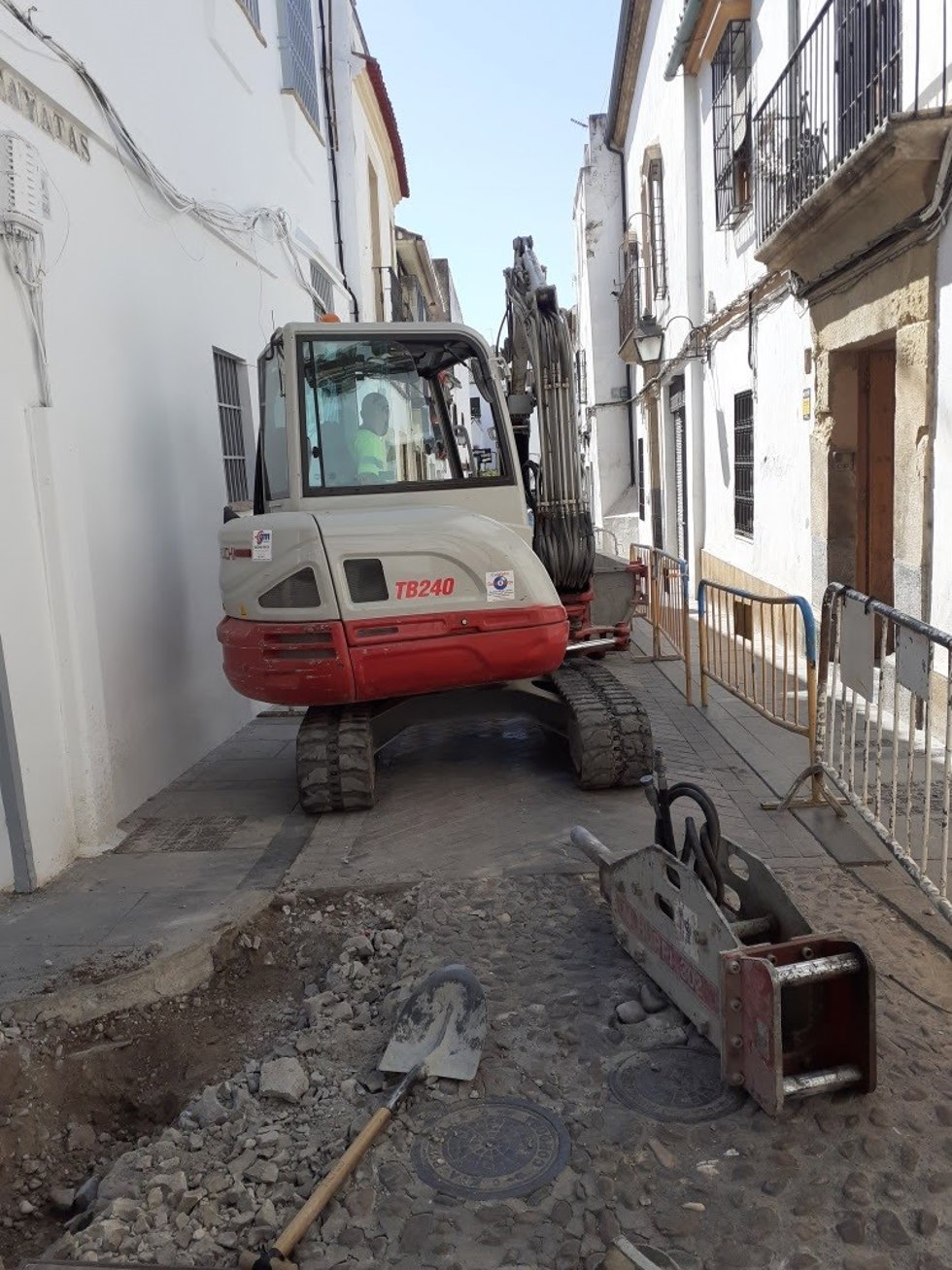 Archivo - Obras de Endesa en un municipio de Córdoba.