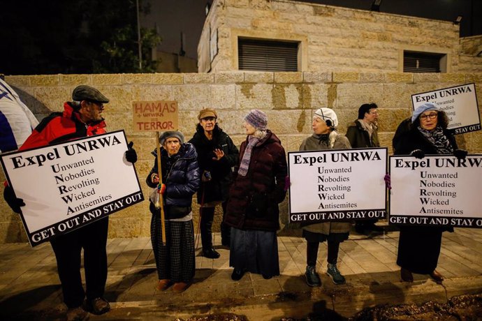 Una manifestación frente a una oficina de la agencia palestina de la ONU, la UNRWA, en Jerusalén