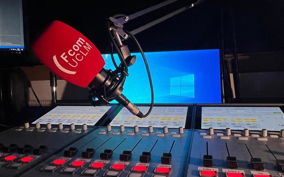 Estudio de radio de la Facultad de Comunicación de la UCLM en Cuenca.