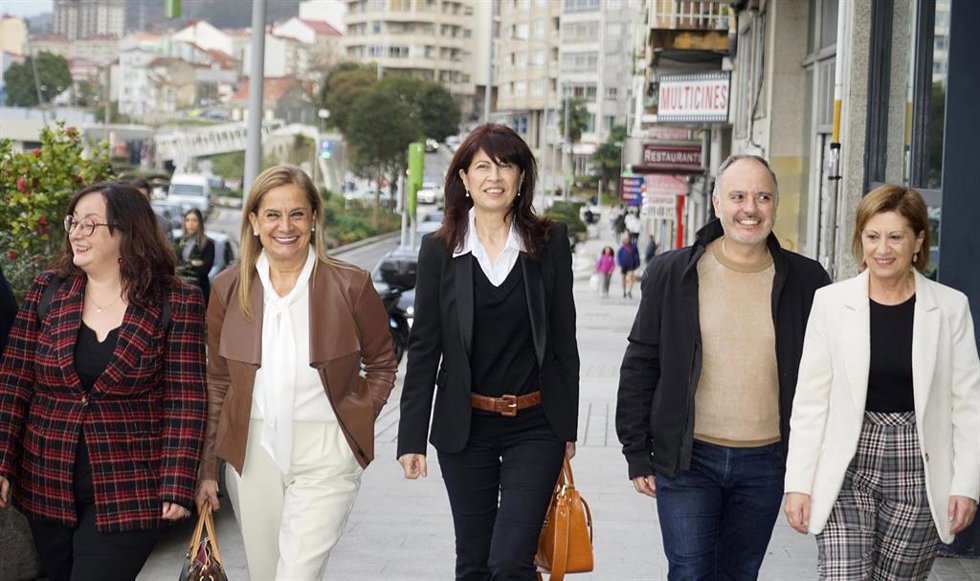 La ministra de Igualdad, Ana Redondo (c), participa en un acto sectorial en el Hotel Occidental de Vigo.