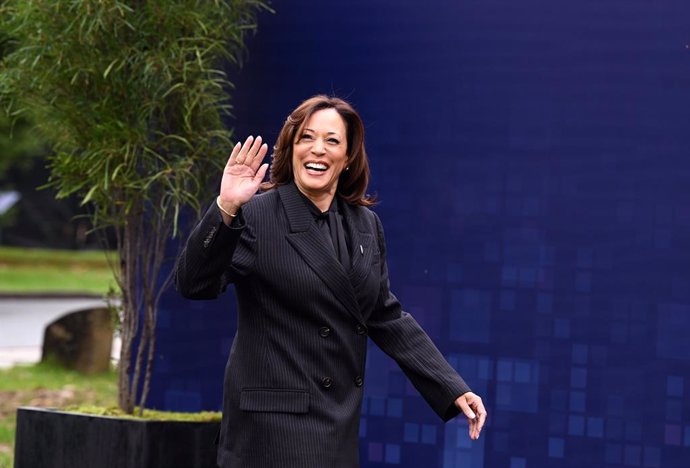 Archivo - 02 November 2023, United Kingdom, Milton Keynes: Kamala Harris, US vice president arrives at the AI Safety Summit, the first global summit on the safe use of artificial intelligence, at Bletchley Park in Milton Keynes. Photo: Soeren Stache/dpa