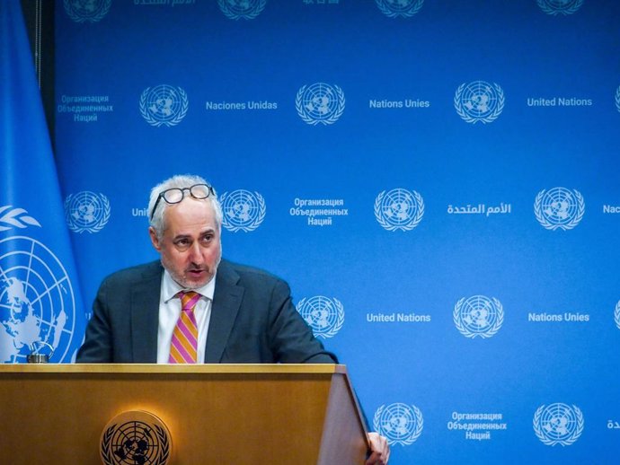 Archivo - January 10, 2024, New York, New York, United States: Spokesperson of the Secretary-General, STEPHANE DUJARRIC, briefs the press in the UN HQ press room.