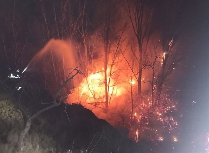 Incendio declarado en La Copa de Bullas, en Bullas (Murcia), a 12 de febrero de 2024