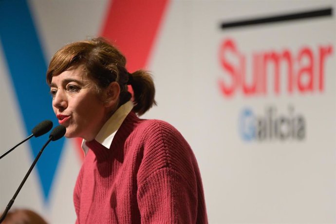 La candidata de Sumar Galicia a la Xunta, Marta Lois, interviene durante un acto de campaña de Sumar, en el Palacio da Ópera de A Coruña, a 8 de febrero de 2024, en A Coruña, Galicia (España).