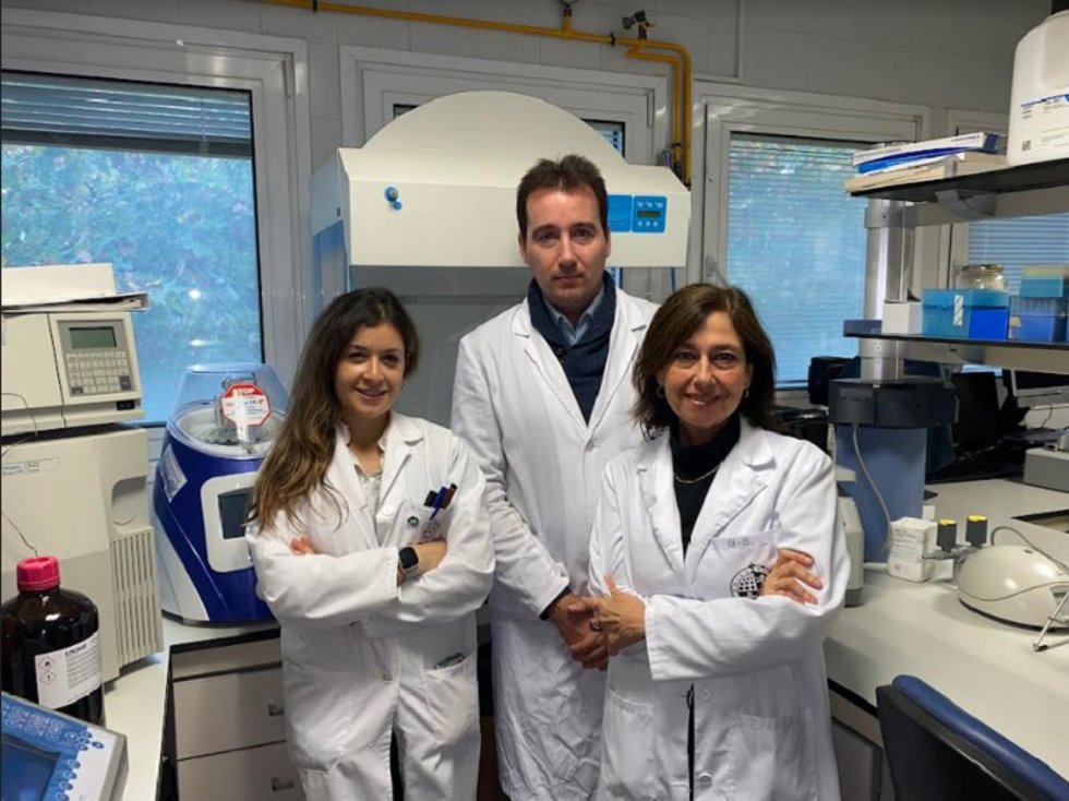Los investigadores de la Universidad de Jaén Natalia Andújar, Antonio Cobo y Magdalena Martínez, autores del artículo.
