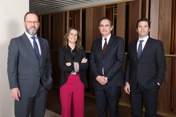 De izquierda a derecha: Ignacio Paz, Ana Calvo, Íñigo del Guayo y Pablo García-Nieto.