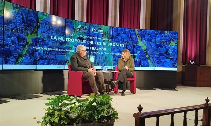 El vicepresidente ejecutivo del Área Metropolitana de Barcelona (AMB) y alcalde de Cornell, Antonio Balmón, en la conferencia 'La metrpolis de les respostes'.