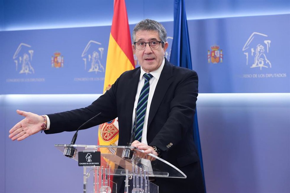 Archivo - El portavoz del PSOE en el Congreso, Patxi López, interviene durante una rueda de prensa posterior a la Junta de Portavoces, a 9 de enero de 2024, en Madrid (España).