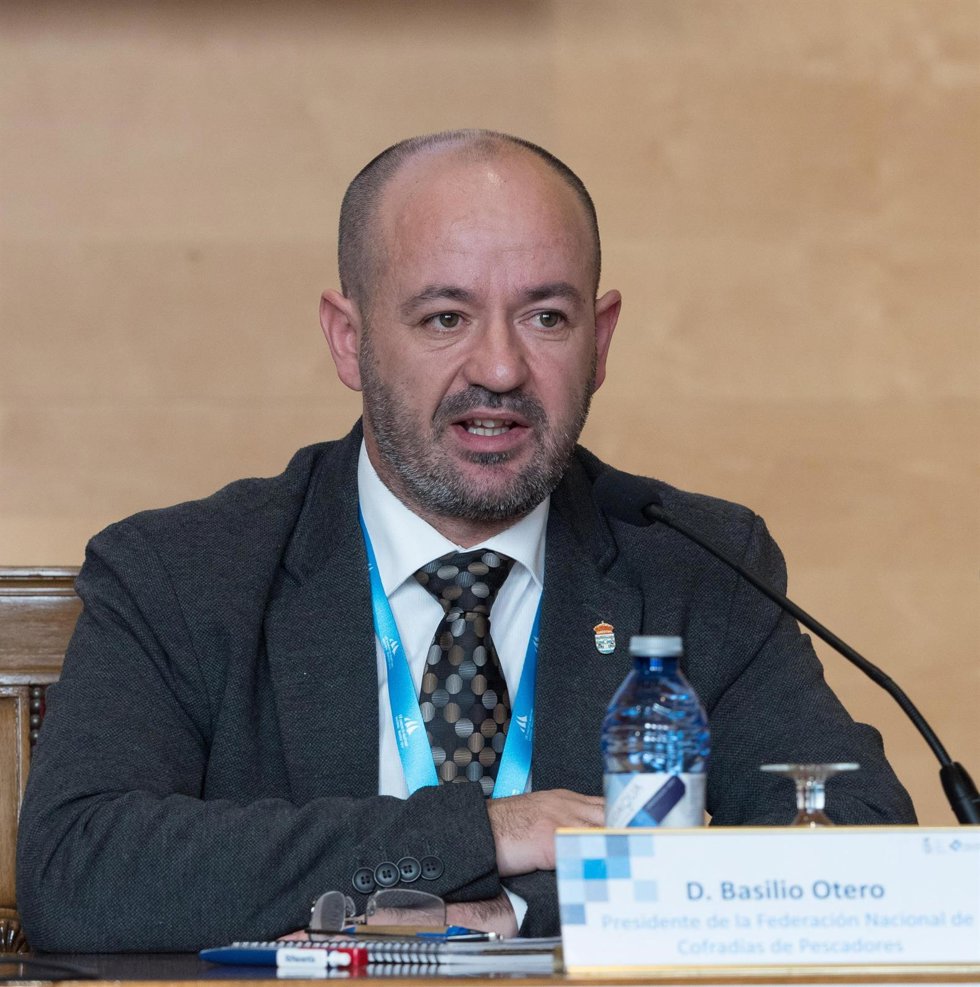 Archivo - El patrón mayor de Burela, Basilio Otero, es reelegido presidente de las cofradías españolas