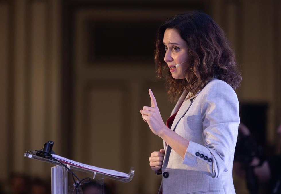 Isabel Díaz Ayuso, presidenta de la Comunidad de Madrid en un desayuno-coloquio organizado por APD