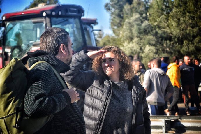Los diputados de la CUP en el Parlament Dani Cornellà y Montserrat Vinyets en las protestas de agricultores