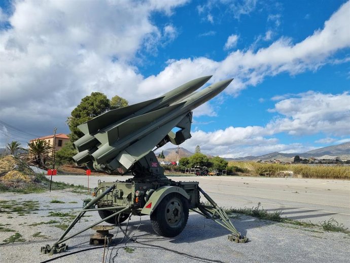 El puerto acoge un ejercicio militar sobre defensa aérea nacional con los tres ejércitos