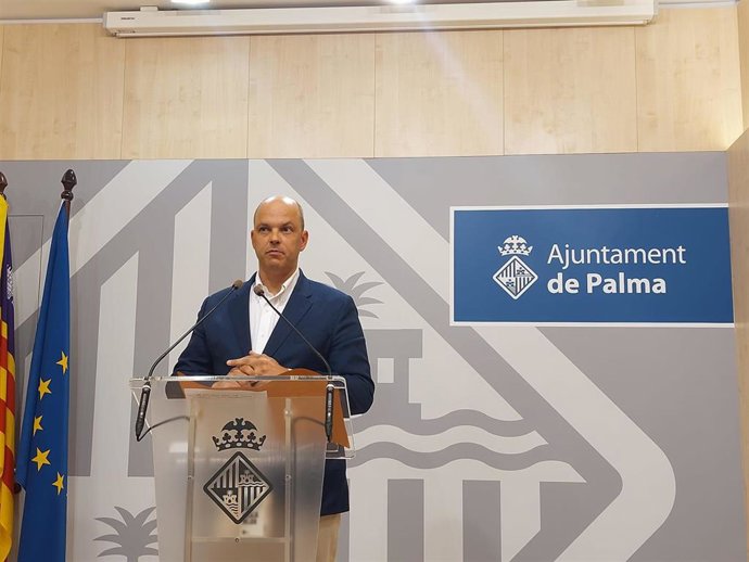 El teniente de alcalde de Urbanismo, Óscar Fidalgo, en rueda de prensa