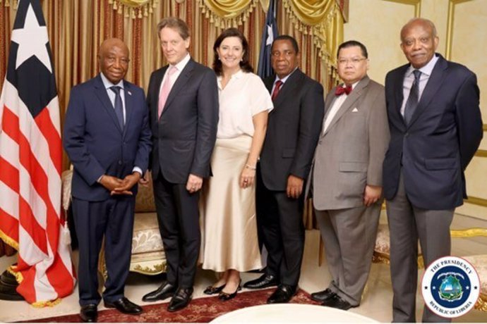 His Excellency The President of Liberia His Excellency Joseph Nyuma Boakai Sr (centre) with the Founder, Chairman and CEO of I-Pulse Inc Mr Robert Friedland, Ms Bronwyn Barnes, President and CEO of HPX, Mr Robert Gumede Chairman and Founder Guma Africa 