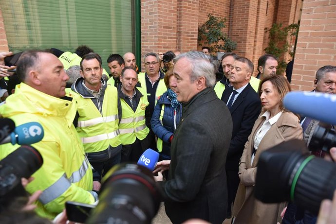 El presidente del Gobierno de Aragón, Jorge Azcón, llega a la inauguración de la Feria Internacional de Maquinaria Agrícola (FIMA).