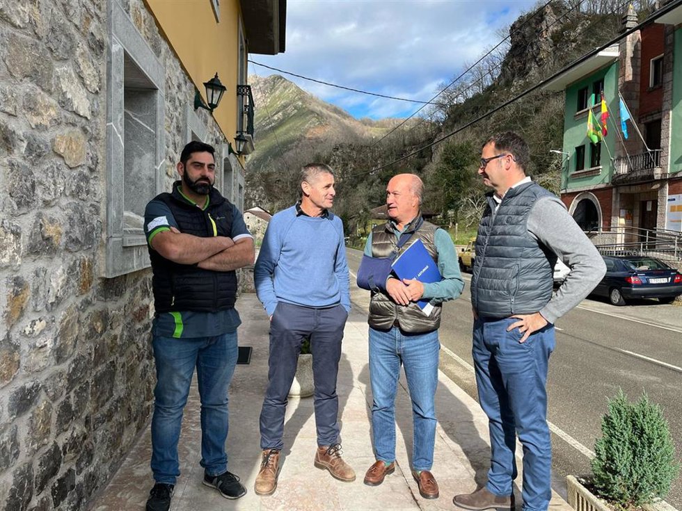 El diputado regional del Partido Popular y portavoz de Medio Rural, Luis Venta, en Amieva.