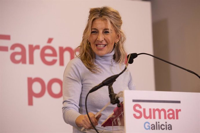 La vicepresidenta del Gobierno y líder de Sumar, Yolanda Díaz, interviene durante un acto de campaña de Sumar, en el Hotel Bahía, a 9 de febrero de 2024, en Vigo, Pontevedra, Galicia (España).