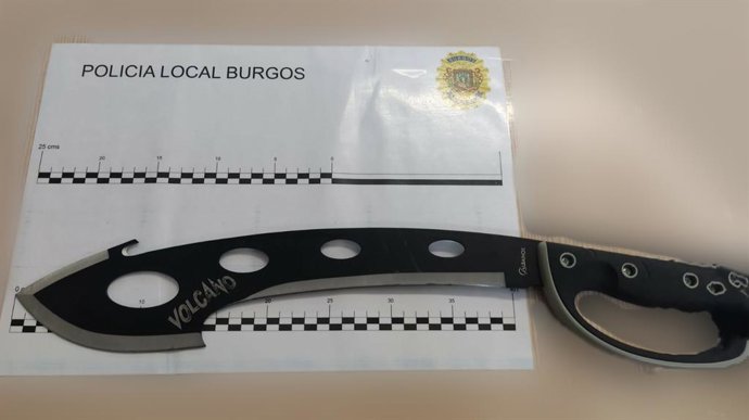 Machete intervenido al joven en Burgos.